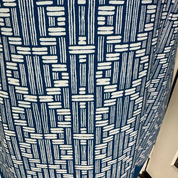 Lovely Sleeveless Dress - Picture 5 of 5